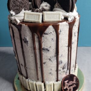 Frosted Cookies n' Cream - 6 inch with 1/2 dozen cookies