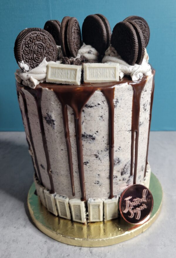 Frosted Cookies n' Cream - 6 inch with 1/2 dozen cookies